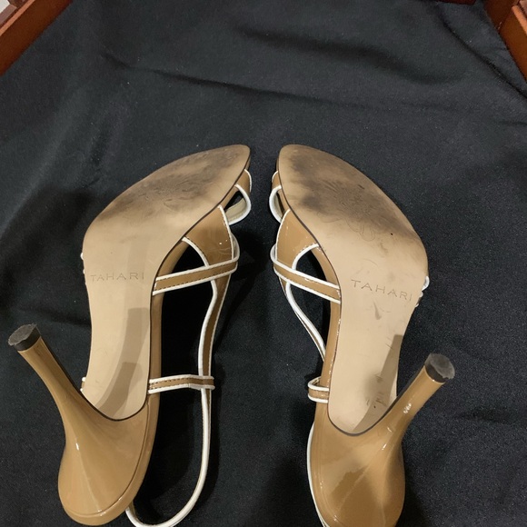 Tahari Women’s dress shoes. Size 8.5. Like New - Picture 4 of 4
